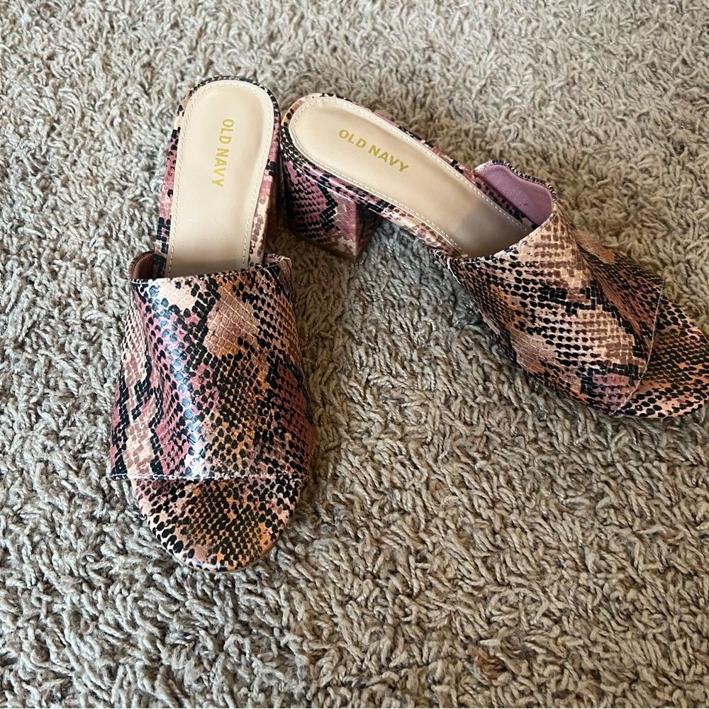 Old navy snake print slides womens size 7.5 NWOT - Picture 2 of 6